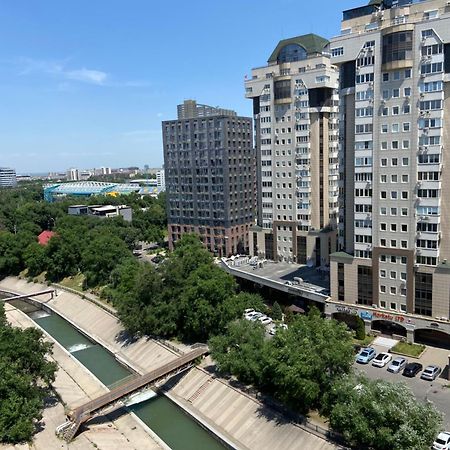 Квартира В Центре Алматы المظهر الخارجي الصورة